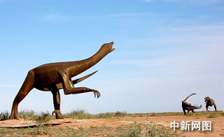 Illustration for article titled These Are The Weirdest Dinosaur Statues Ever